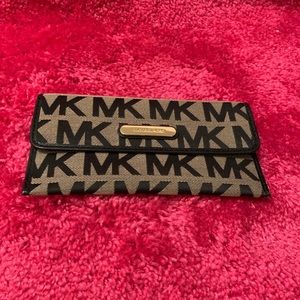 Mk enveloped wallet